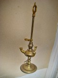 A875-OPAIT-Aromar-Tamaietor vechi din alama masiva. Inaltime 25 cm, diametrul 8 cm. Lipsa lantul cu cuiul de desfundat.