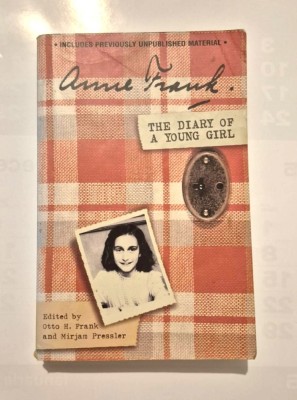The Diary of Anne Frank, includes previously unpublished material, Puffin Books, in limba engleza foto