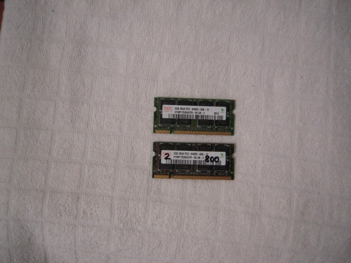 LOT de 2 bucati - memorii laptop Hynix 2GB PC2 6400 DDR2 SODIMM 800MHz (HYMP125S64CP8-S6)
