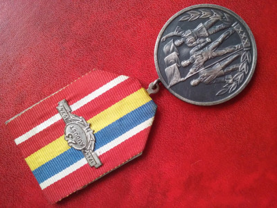 1974-RSR-Medalia XXX de ani de la eliberarea Romaniei de sub dominatia fascista foto