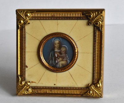 Miniatura catolica pictata manual / elemente din fildes in rama bronz dore - iconita Fecioara Maria - cca.1900 foto