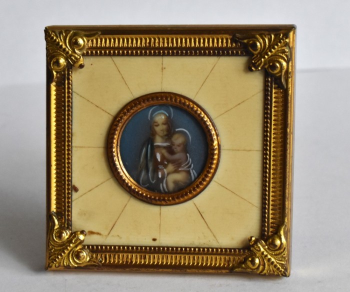 Miniatura catolica pictata manual / elemente din fildes in rama bronz dore - iconita Fecioara Maria - cca.1900