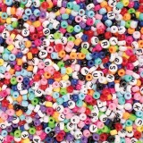 Set creatie cu de 650 de margele colorate, modele rotunde si litere
