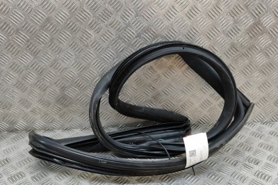 Garnitura ușă dreapta spate MASERATI GHIBLI M157 2022 OEM: 670037335 | 25719568 foto