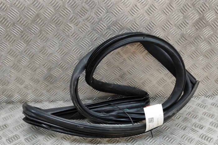 Garnitura ușă dreapta spate MASERATI GHIBLI M157 2022 OEM: 670037335 | 25719568