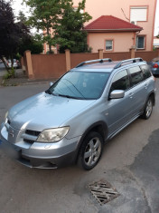 Vand Mitsubishi Outlander foto