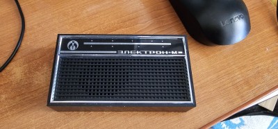 CARCASA RADIO ELECTRON -M RUSESC , PARTEA FATA + DIFUZOR . foto