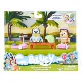 Set 2 figurine, Bluey, Distractie cu scuterul