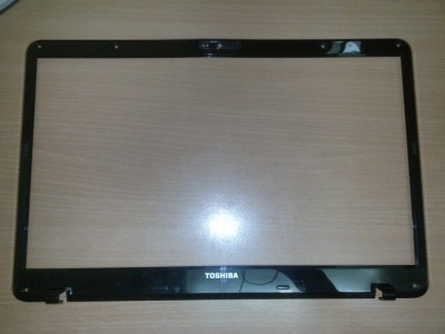 Rama LCD Toshiba Satellite L670 L675(putin crapata stanga jos) foto