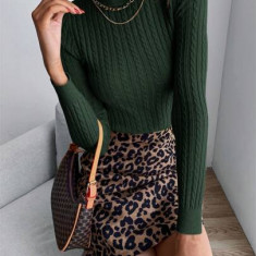 Pulover scurt cu guler, model tricotat, verde
