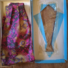 Lavalieră, mătase artificială triacetat, comunism, modă masculină, cutie