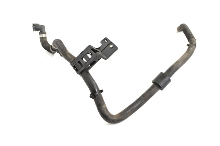 Furtun de lichid de răcire MERCEDES-BENZ A W176 2014 OEM: A2468304400 11724899