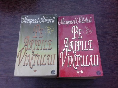Pe aripile vantului - Margaret Mitchell 2 volume foto