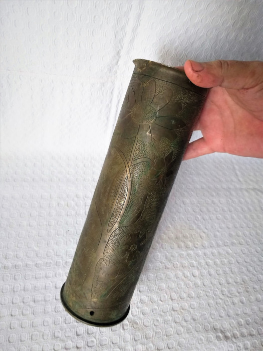 Vaza de tip trench art, vaza din alama WW1, vaza gravata