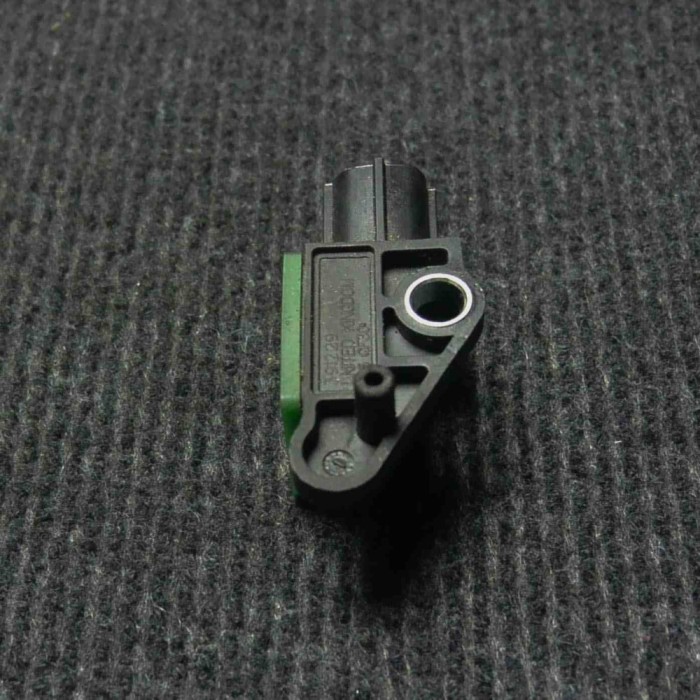 Senzor de impact dreapta spate VW PASSAT Variant B7 365 2012 OEM: 391229 | 2051170