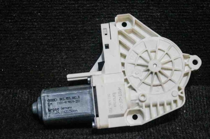 Motor macara geam ușă dreapta față VW TOUAREG 7P5 2013 OEM: 8K0959802B 1854755