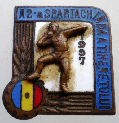 I.752 INSIGNA ROMANIA A 2-A SPARTACHIADA A TINERETULUI 1957 fără ac foto