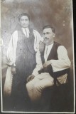 Fotografie tip carte postala, femeie si barbat in costume populare, 1929