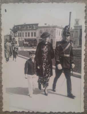 Ofiter perioada Ferdinand, la plimbare cu familia// stradala foto