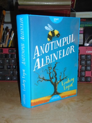 LINDSAY EAGAR - ANOTIMPUL ALBINELOR , ARTHUR , 2019 * foto