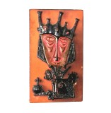 arta ceramica glazurata decor Keramo Vr&scaron;ovice anii &#039; 60 Cehoslovacia teracota emailata policrom 17,5 x 30 x 2,5 cm relief rege stilizat si luna