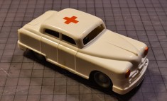 Masinuta veche de colectie Salvare, motor cu frictiune si sirena , jucarie de tabla &amp;amp; plastic E Flim Lemez Foreign, Ungaria anii &amp;#039;60-&amp;#039;70 foto