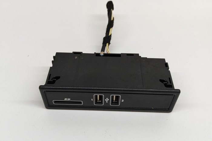 USB MERCEDES-BENZ C T-Model S205 2014 OEM: A2058200126 28589637