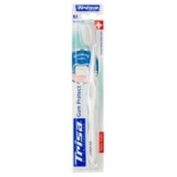 Cumpara ieftin Periuta de dinti manuala Trisa Gum Protect Medium cap compact peri micro-fini