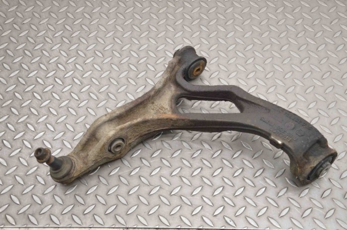 Braț inferior dreapta față VW TOUAREG 7LA, 7L6, 7L7 2009 OEM: 7L0407154O