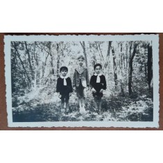 Fotografie, Geo Litarczek, parintele radiologiei romanesti impreuna cu doi prieteni, padurea Baneasa 1935