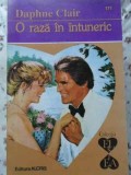 O Raza in Intuneric - Daphne Clair, 1997, Alcris, Romance, Paperback, Editia EL SI EA