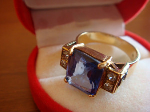 Inel aur 14K decorat cu safir central 6K, 4 diamante central, 4 safire  lateral | Okazii.ro