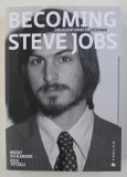 BECOMING STEVE JOBS - DIN AVENTURIER IN VIZIONAR de BRENT SCHLENDER si RICK TETZELI , 2015 * PREZINTA SUBLINIERI CU CREIONUL