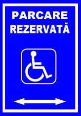 Placuta pentru parcare rezervata persoane cu handicap cu sageata stanga si dreapta foto