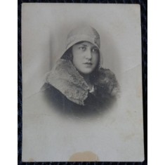 Fotografie, Femeie cu palarie, perioada interbelica