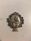 * Medalion de metal: copacul vietii cu Sfantul Cristofor, 4x3cm