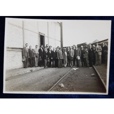 FOTOGRAFIE DE GRUP , DOMNUL MERCIER LA CENTRALA ELECTRICA DIN GENNEVIILIERS , PARIS , DATATA 1928