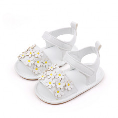 Sandalute albe - Daisy (Marime Disponibila: 3-6 luni (Marimea 18 incaltaminte))