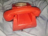 Telefon vechi cu disc Romanesc ROSU.Telefon de colectie Rosu cu disc,netestat,Telefon retro clasic de colectie