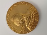 medalie omagiala Vasile Lupu ,domn al Moldovei .Manastirea domneasca Tutova -Barlad .Societatea Filatelica TUTOVA BARLAD 1991