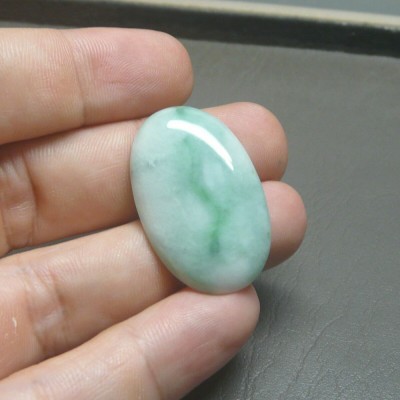 ~ Jad ( Jadeit ) natural - SUPERB - oval 30,25 ct. Certificat de Autenticitate foto