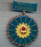 AX 845 INSIGNA - MERITUL PIONIERESC -PENTRU COLECTIONARI