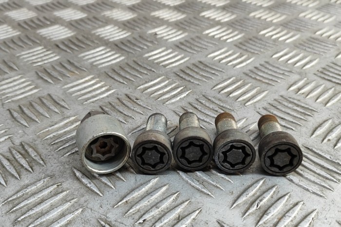 Set prezon antifurt AUDI A5 F53 2019 OEM: 4F0698139C | 31725523