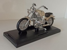 Macheta motocicleta BMW R1200C Cruiser crem - Motor Max 1/18 foto