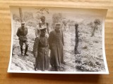H382-I-ww2-Maresal Rommel inspectand frontul probabil Normandia impreuna cu subaltenii ofiterii-prb generali pe spate adnotatie. Foto originala.