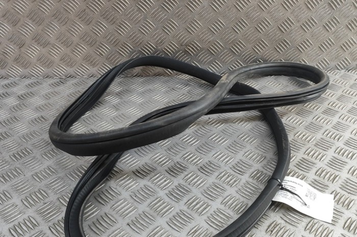 Garnitura ușă st&acirc;nga spate MERCEDES-BENZ C T-Model S205 2015 OEM: A2056970251 | 31555660