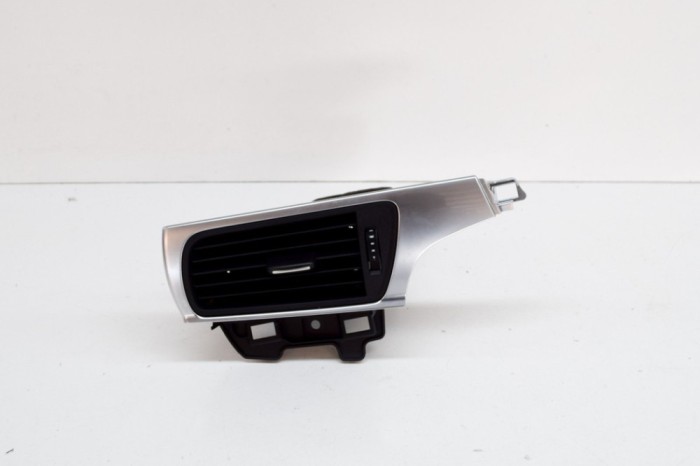 Gura de ventilație planșa de bord AUDI A6 4G2, C7, 4GC 2013 OEM: 4G2820902 14357122
