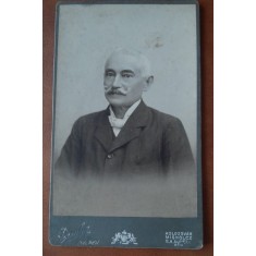 Fotografie pe carton, barbat cu parul alb si mustata, inceput de secol XX