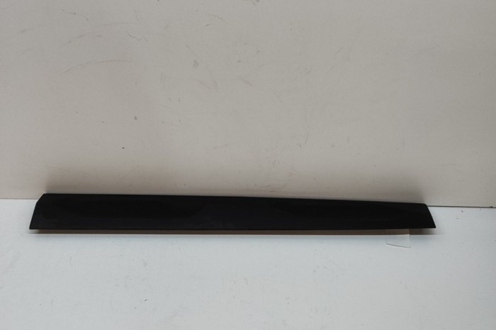 Bandou inferior ușă dreapta față BMW X2 F39 2023 OEM: 7421440 30744143