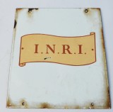 Cumpara ieftin Tabla veche emailata cu inscris religios crestin I.N.R.I. 28cm x 29cm